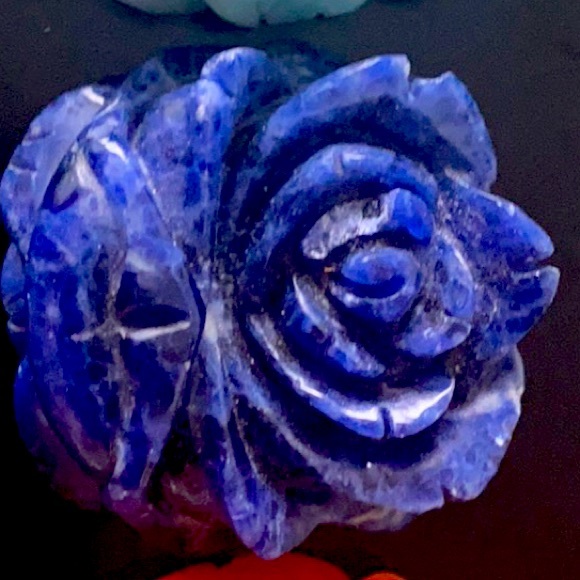 Carved iolite pendant - Picture 2 of 8
